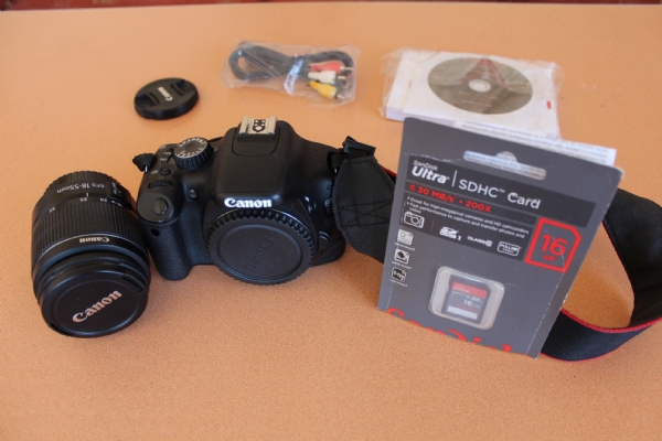 Canon 550d 18-55 Lens 16gb Hafıza Kartı.  Çok Temiz