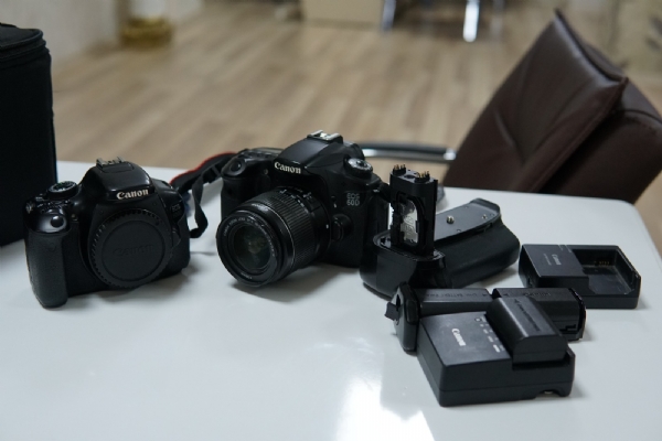 Canon60d + Canon600d + 4 Batarya + Baterrygrıp + İki Kart +