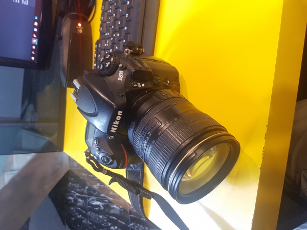 Nikon D800 Kit Acıll