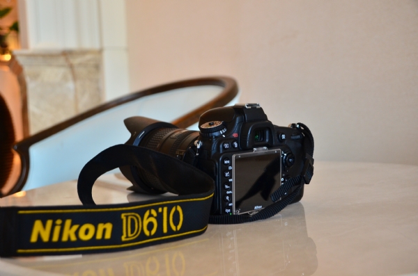 Acil Nicon D610+nicon 28-300 Lens