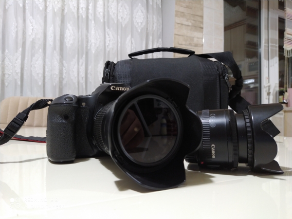 Canon 60d + 18-135 + 50mm (f1. 8) + Çanta + Polarize Filtre